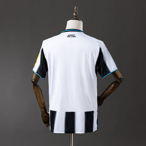 Newcastle United Home 25/26 - Versão Torcedor