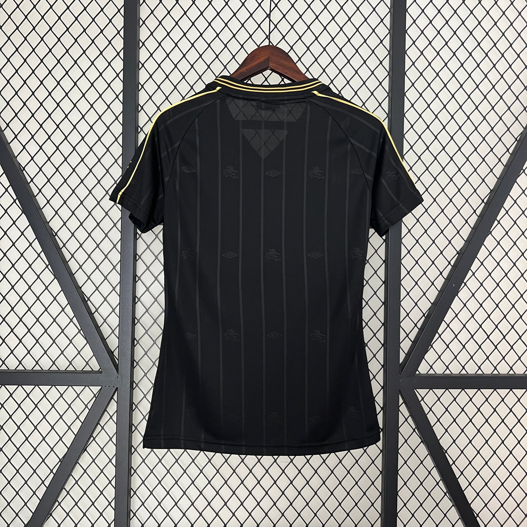 Santos Lifestyler Retro Charlie Brown Jr 2025/26 - Versão Feminina